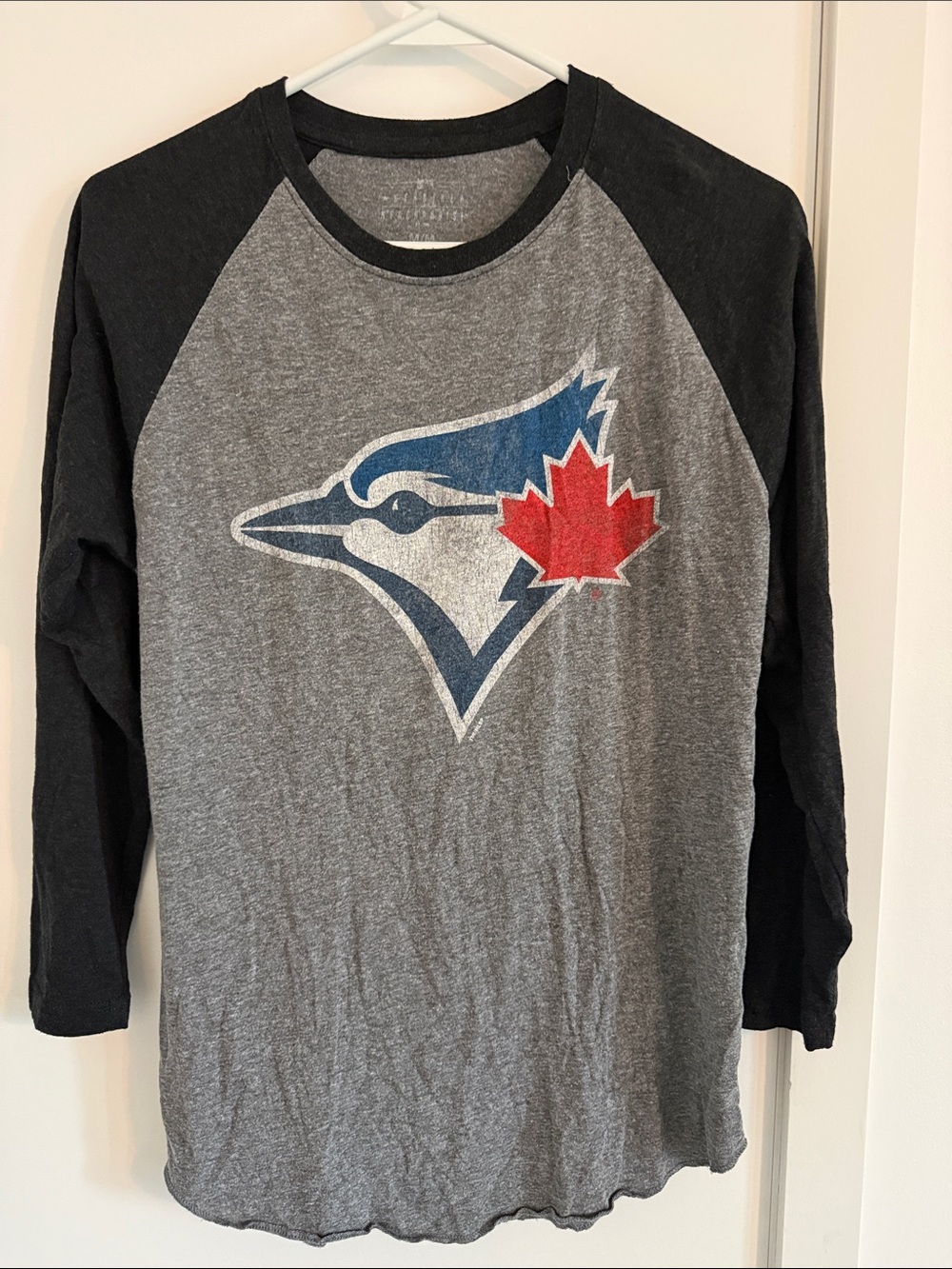 MLB Toronto Blue Jays 3/4 sleeve raglan t-shirt - size M